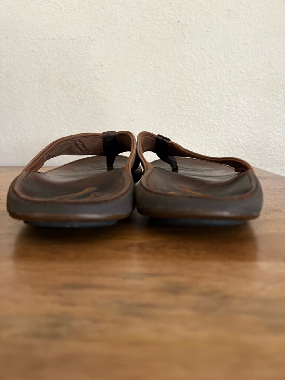 OluKai Nui Men's Sandals Brown Leather Flip-Flops Thongs Size 10 - Picture 6 of 11